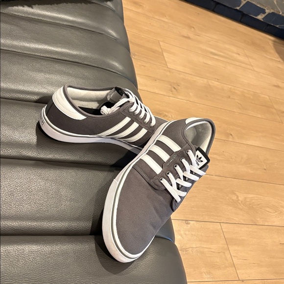 Adidas Seeley Size 12 - Picture 1 of 15